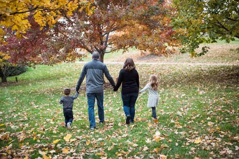 places to take family pictures in Omaha in the fall