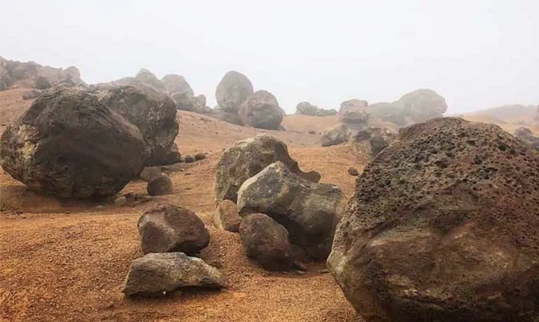 secluded vacation spots Lanai Hawaii rocks at garden of the gods