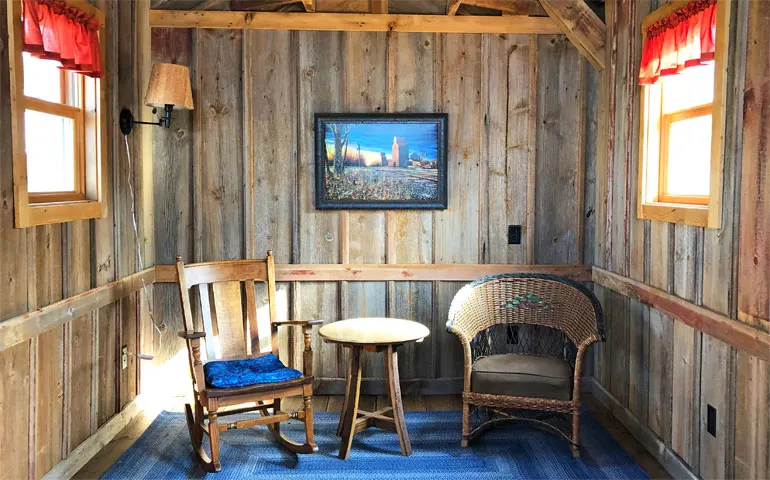 Cozy rustic photo of an Iowa Bed and Breakfast