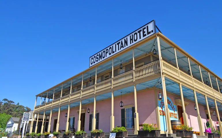 cosmopolitan hotel in old town classic building
