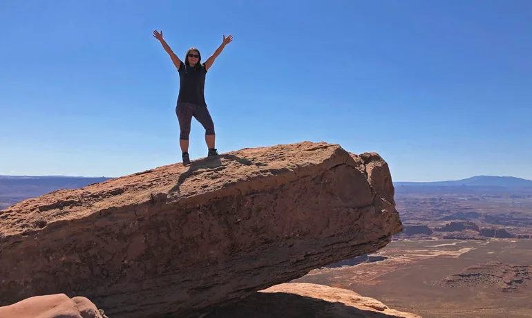 hiking canyonlands national park grand view point