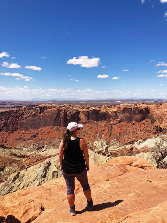 best hikes canyonlands upheaval dome view