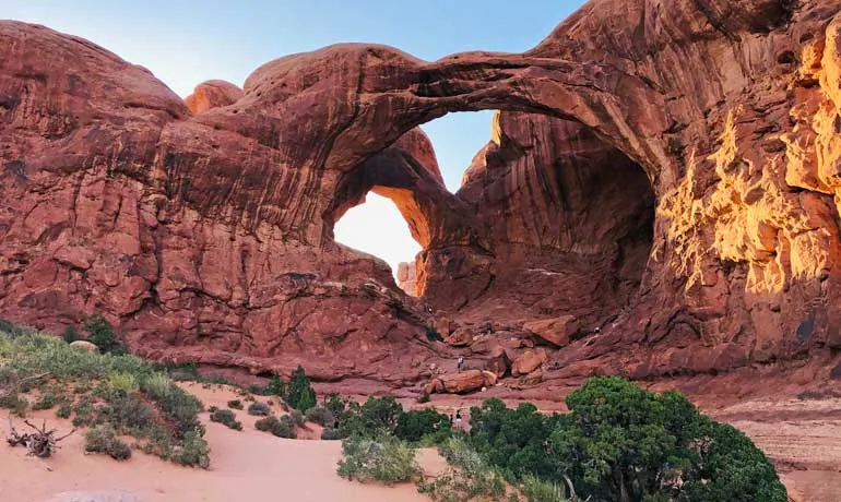 arches np photo of large arch with red rock and stone all around 