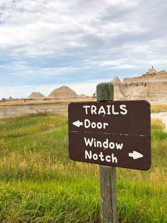 badlands hiking sign the door and window notch