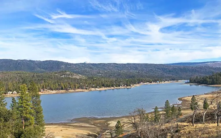 easy hikes in the usa bass lake California