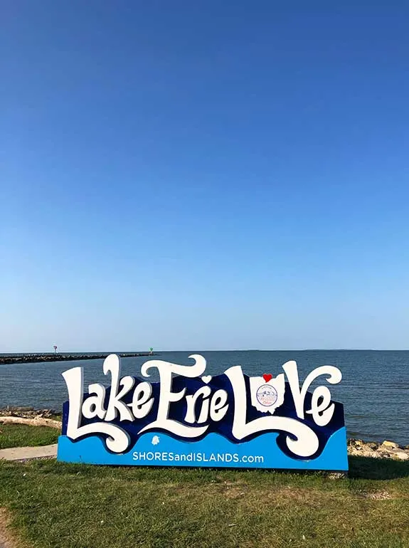 Lake Erie love sign