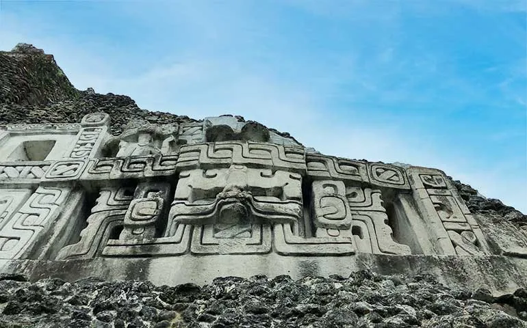 mayan ruins of xunantunich