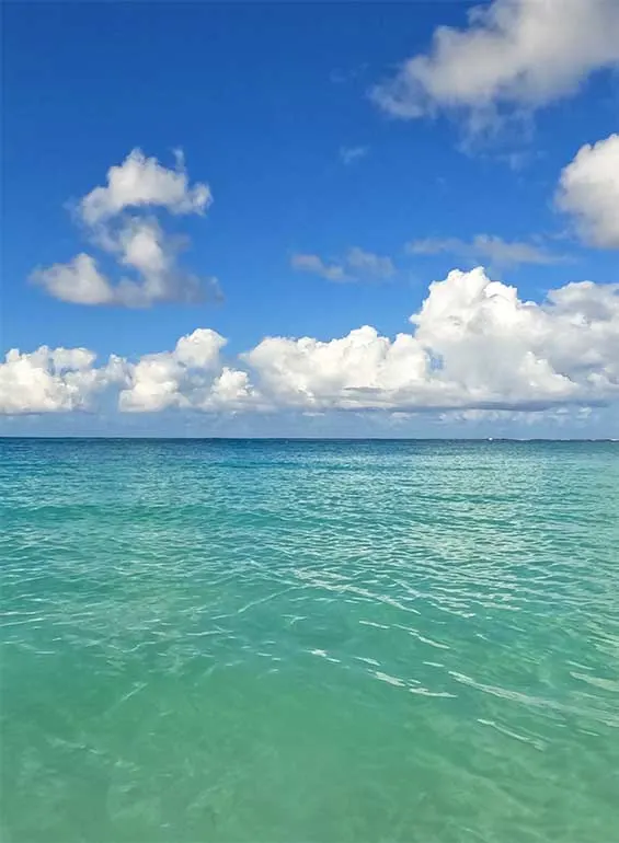 turquoise Caribbean ocean with calm water looking towards the horizon