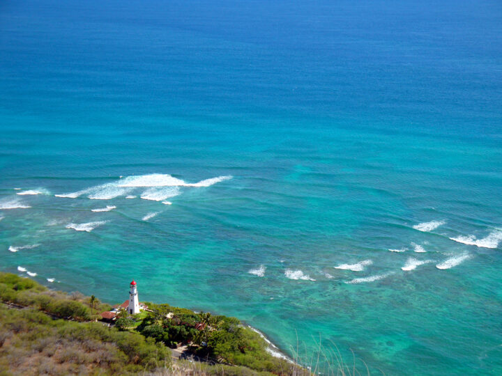 easy oahu hikes view looking down at teal ocean white waves treelined coast and lighthouse