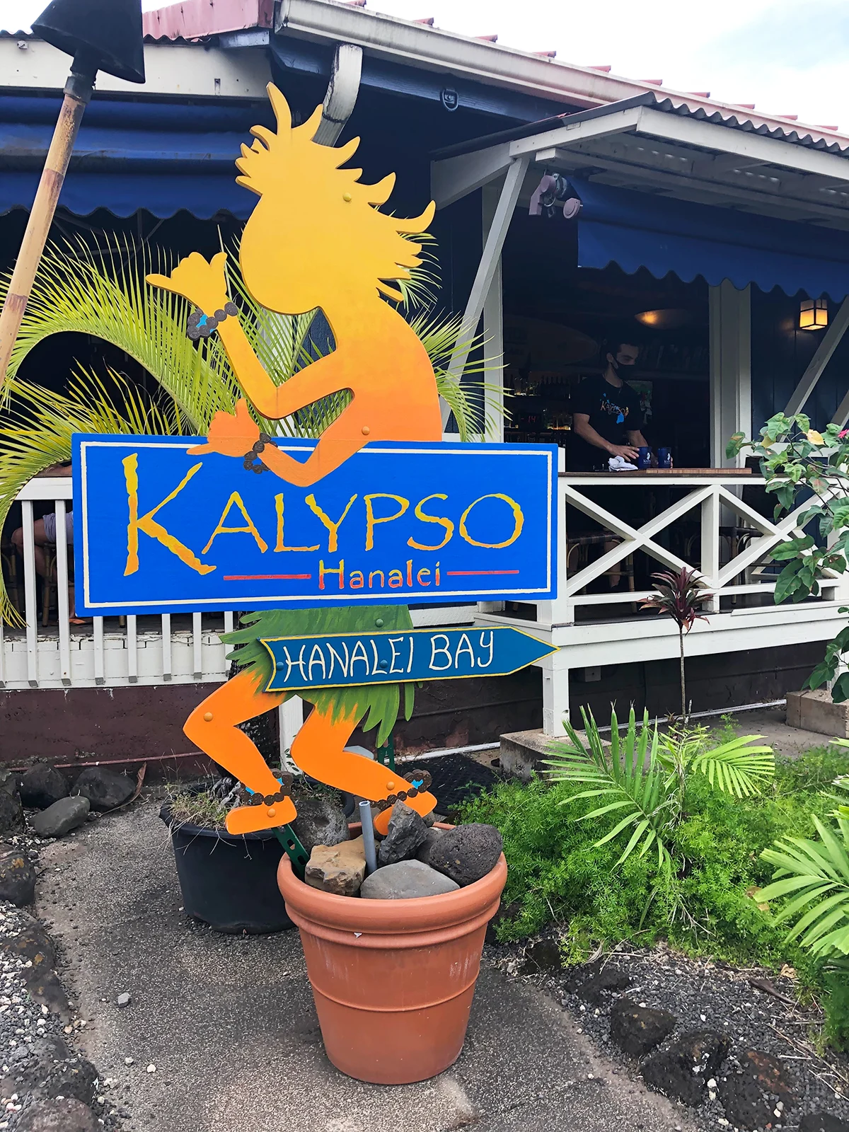 restaurants kauai north shore calypso Hanalei sign with restaurant in background
