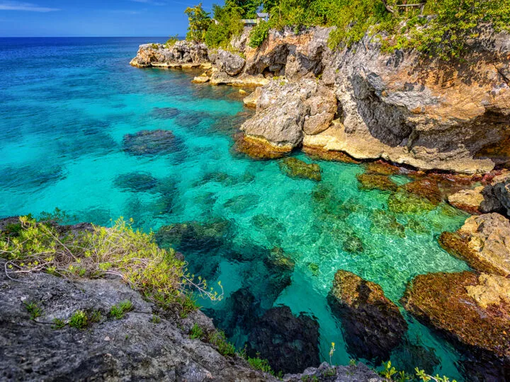 jamaica shoreline view of turquoise water rocks and cliffs best countries to visit in January