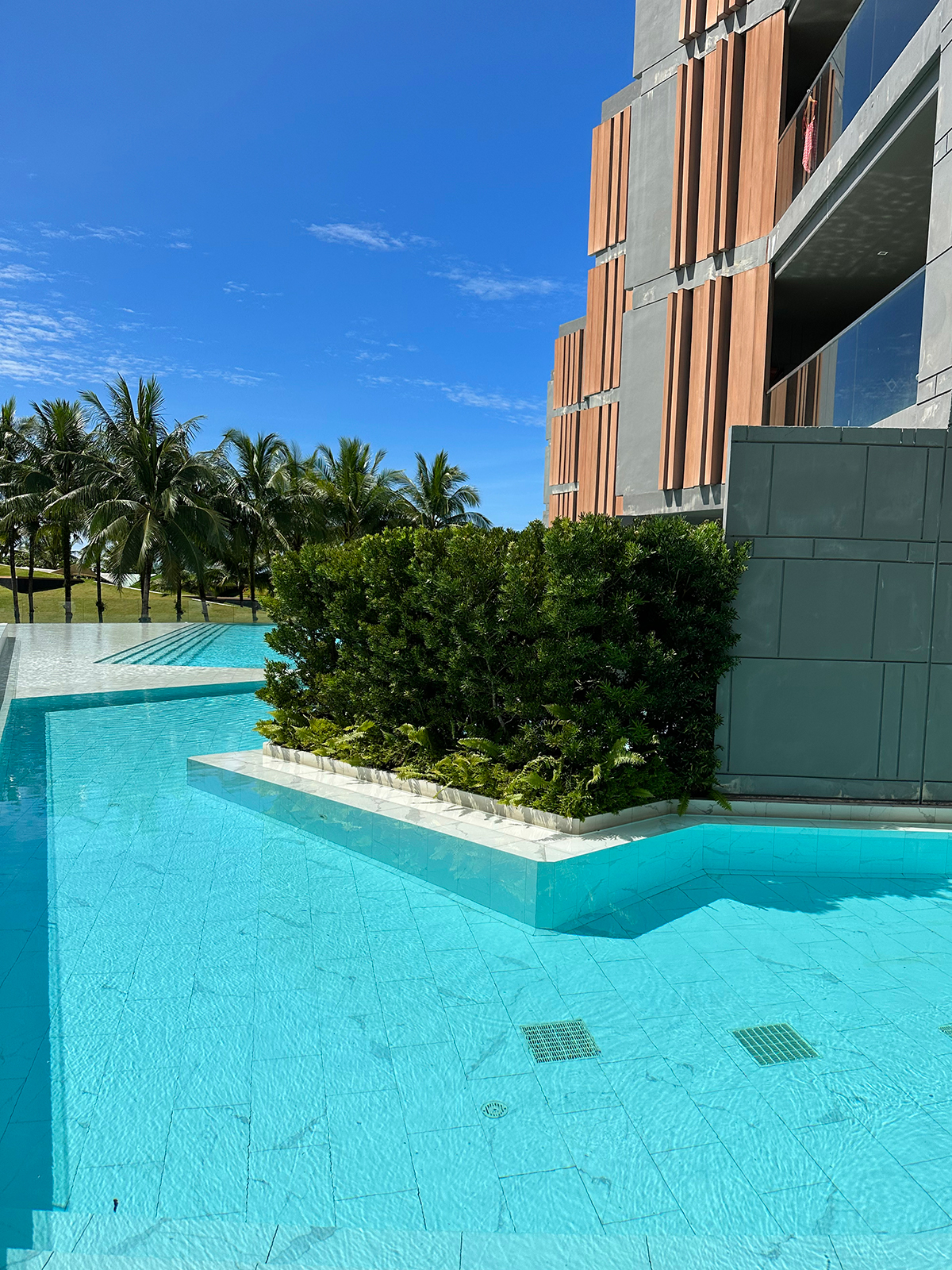khao lak hotels pool and side of building