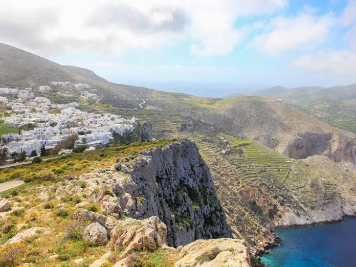 little white houses on cliffside couples honeymoon to Greece