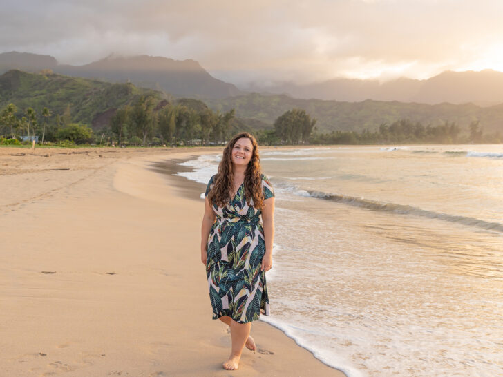woman in dress walking on beach what to wear in Hawaii for mid size women