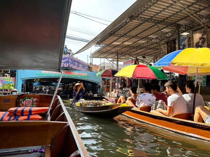 boats at the Damneon Saduk floating market